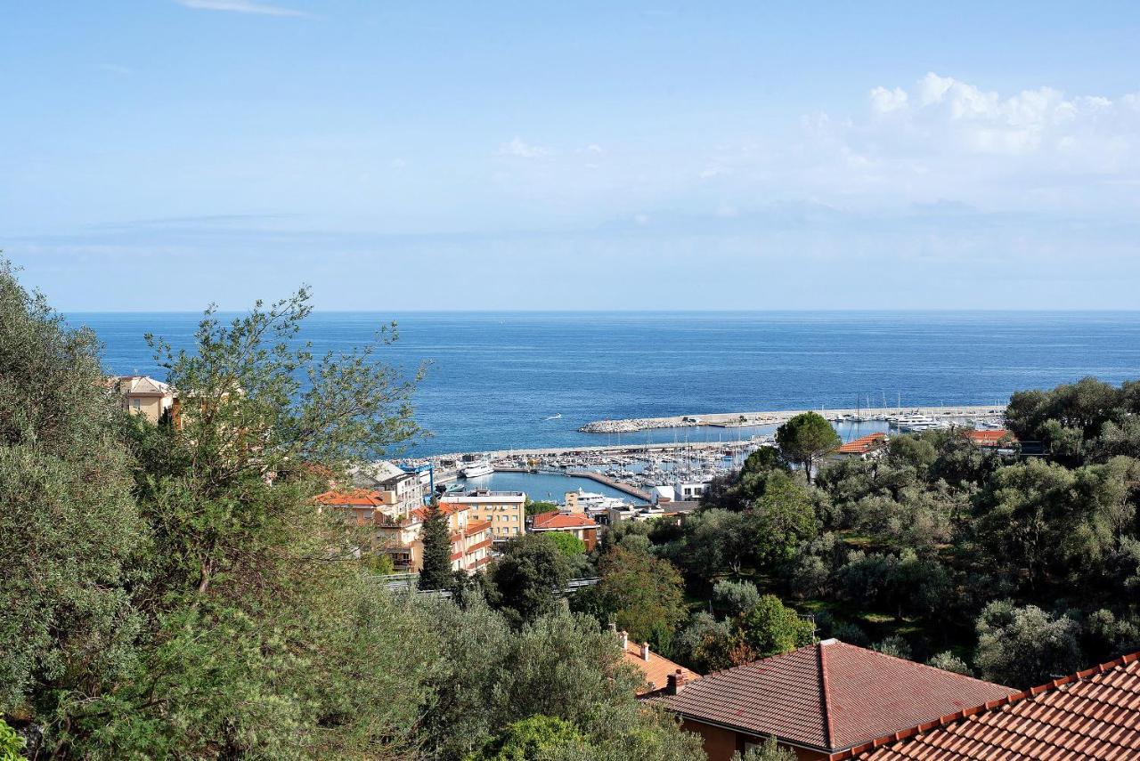 Esclusiva Terrazza Vista Porto Apartment Varazze Luaran gambar